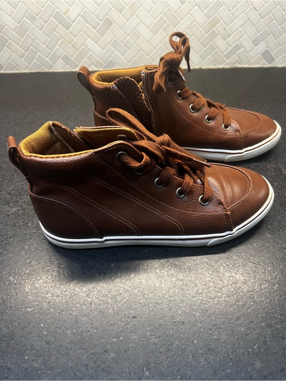 Boy’s size 3 Brown High-Top Shoes - Cat & Jack
